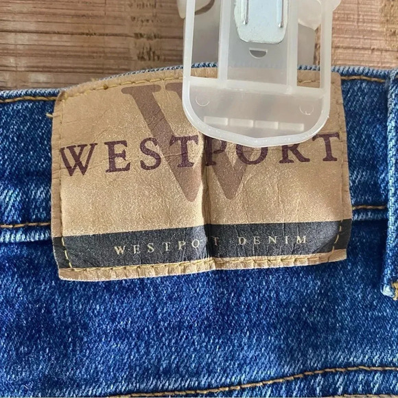 Vintage Westport Denim Capris - Picture 4 of 4